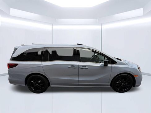 Used 2023 Honda Odyssey Sport image 4