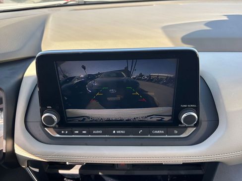 Used 2025 Nissan Rogue SV image 25