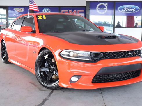 Used 2021 Dodge Charger Scat Pack w/ Plus Group RWD image 2
