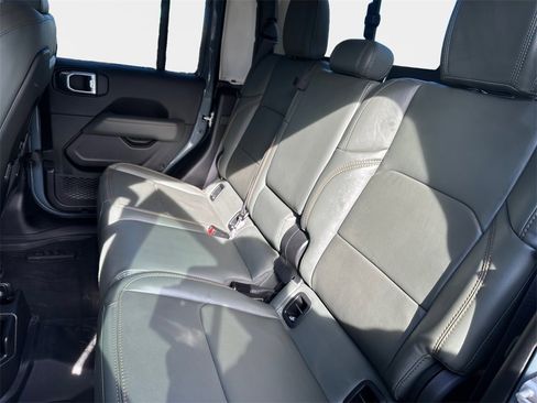 Used 2024 Jeep Gladiator Mojave w/ Convenience Group image 9