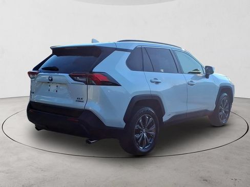 Used 2022 Toyota RAV4 XLE Premium AWD/4WD image 5