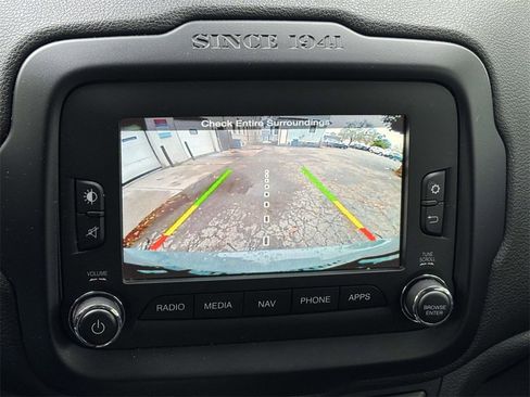 Used 2016 Jeep Renegade 75th Anniversary image 18