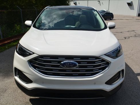 Used 2023 Ford Edge Titanium AWD/4WD image 2