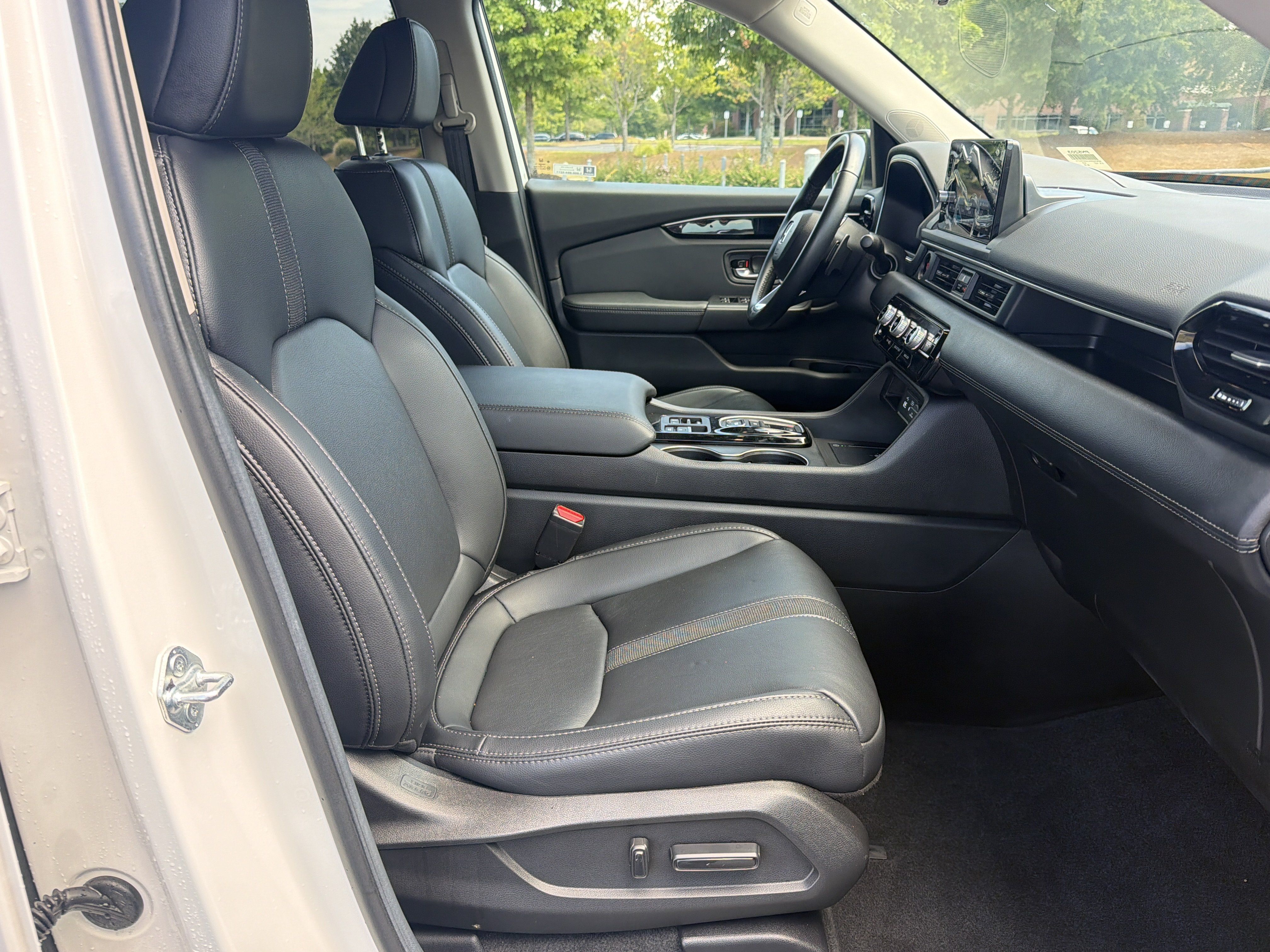 Used 2025 Honda Pilot EX-L image 31