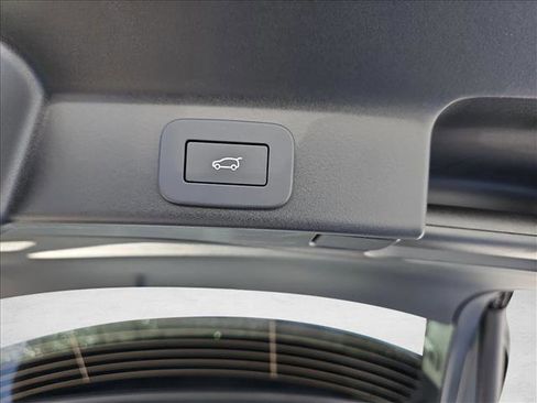 Certified 2025 Jaguar F-PACE R-Dynamic S image 13