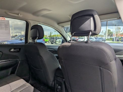 Used 2018 Dodge Journey SE image 12