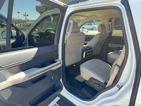 Used 2022 Ford Expedition XLT image 9