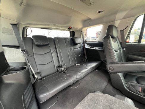 Used 2018 Cadillac Escalade Luxury AWD/4WD image 28