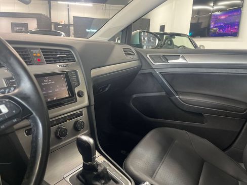 Used 2015 Volkswagen Golf TDI S FWD image 36