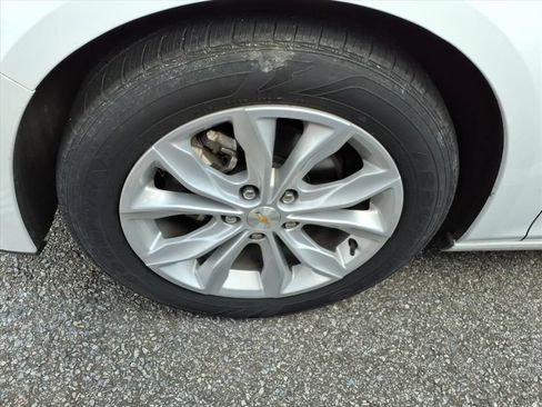 Used 2025 Chevrolet Malibu LT FWD image 5