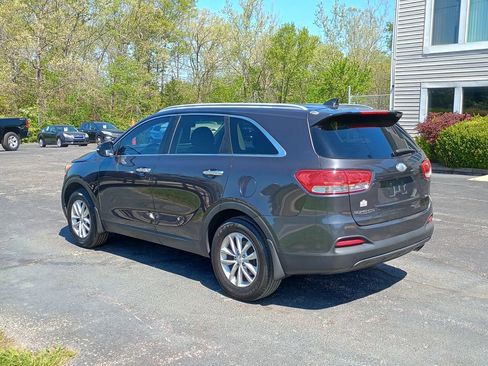 Used 2018 Kia Sorento LX image 3