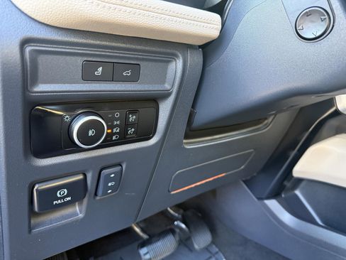 Used 2024 Ford Expedition Max Limited image 25