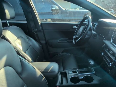 Used 2020 Kia Sportage SX FWD image 2