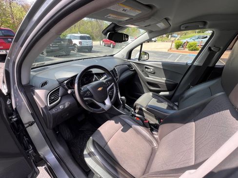 Used 2019 Chevrolet Trax LT w/ LT Convenience Package AWD/4WD image 11