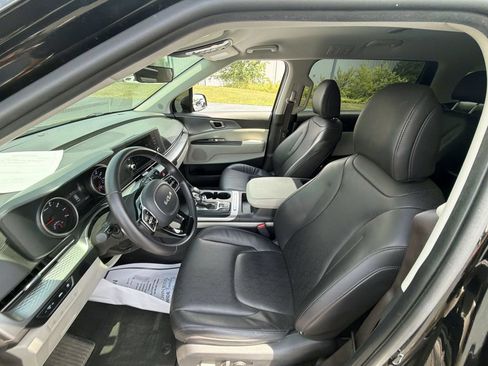 Used 2024 Kia Carnival LX FWD image 10