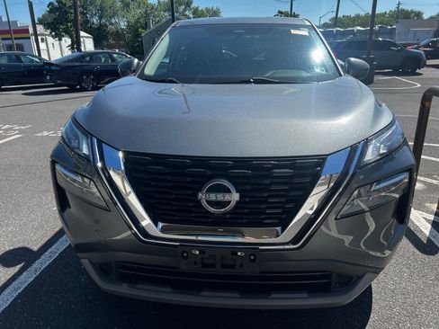 Used 2023 Nissan Rogue SV AWD/4WD image 2