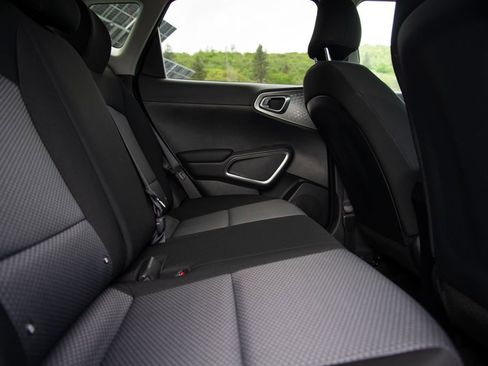 Used 2023 Kia Soul LX w/ LX Technology Package FWD image 13
