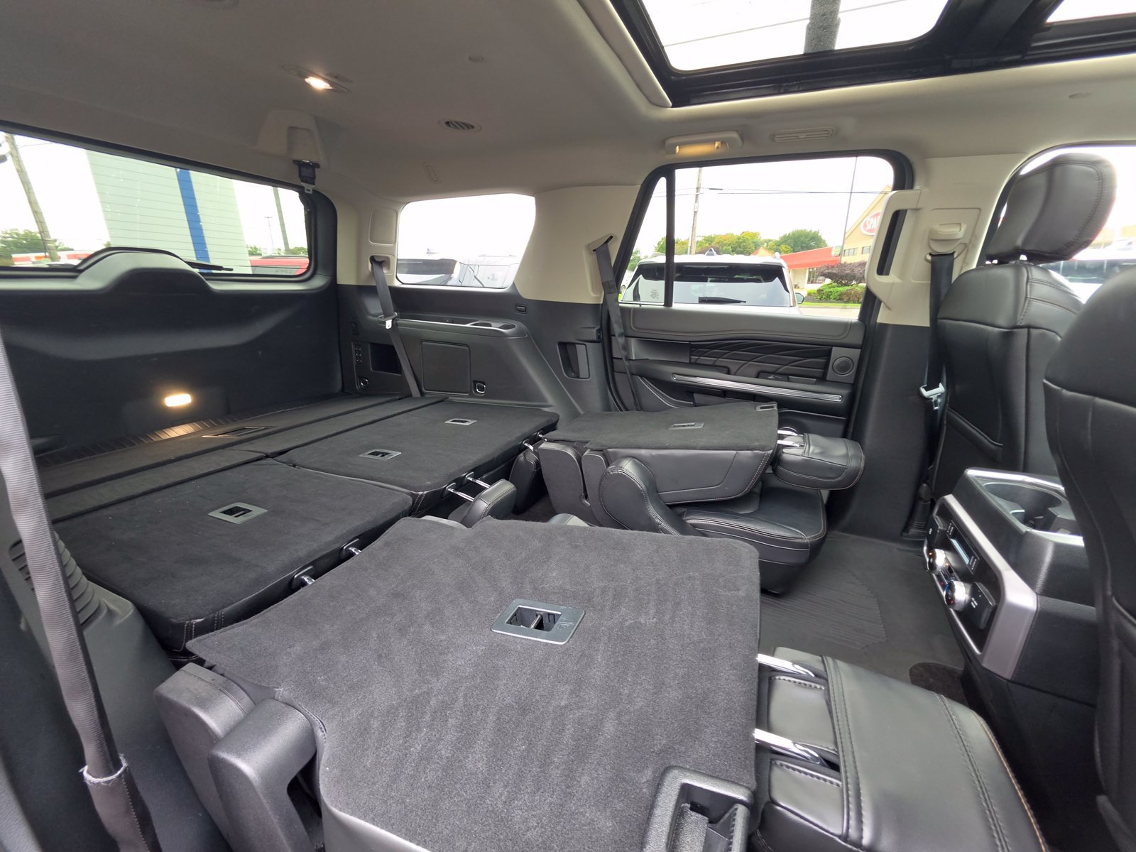 Used 2019 Ford Expedition Platinum AWD/4WD image 34