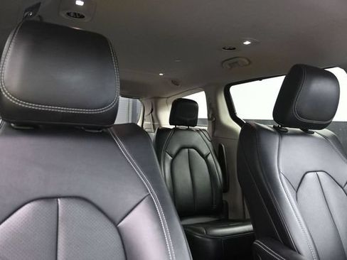 Used 2024 Chrysler Pacifica Touring-L FWD image 31