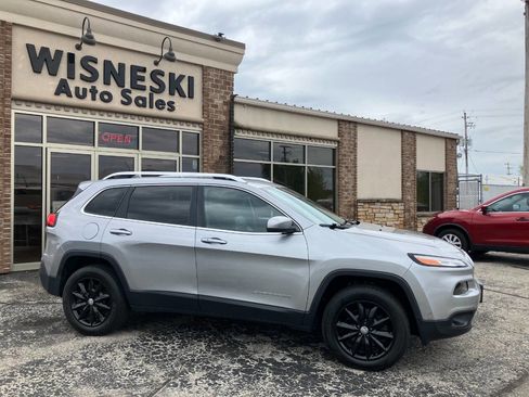 Used 2015 Jeep Cherokee Limited w/ Luxury Group AWD/4WD image 2