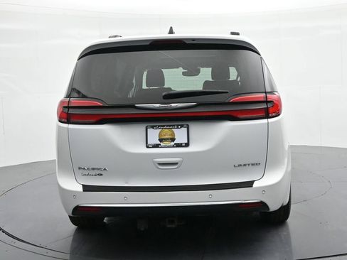 Used 2023 Chrysler Pacifica Limited image 7