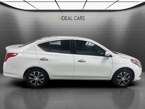 Used 2017 Nissan Versa SV FWD image 4