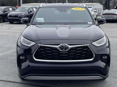 Used 2024 Toyota Highlander Platinum image 14