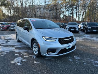 Used 2024 Chrysler Pacifica Touring-L