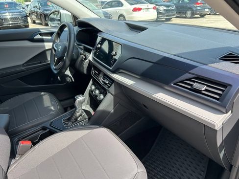 Certified 2024 Volkswagen Taos SE w/ Panoramic Sunroof Package FWD image 40