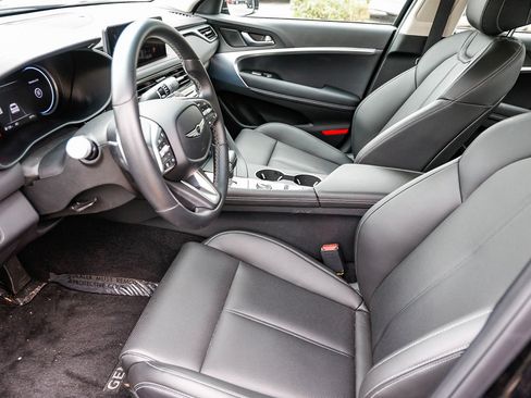 Used 2025 Genesis G70 2.5T image 18