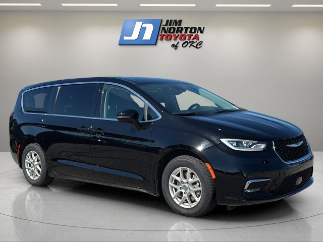 Used 2024 Chrysler Pacifica Touring-L FWD image 3
