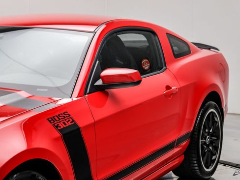 Used 2013 Ford Mustang Boss 302 w/ Boss 302 Accessory Pkg RWD image 27
