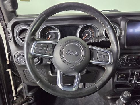 Used 2018 Jeep Wrangler Unlimited Sahara AWD/4WD image 17