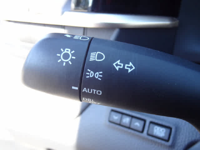 Used 2025 Toyota Crown Signia w/ Advanced Technology Package AWD/4WD image 23