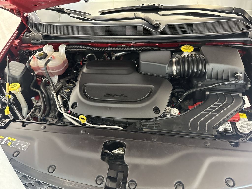 Used 2025 Chrysler Pacifica Select FWD image 25