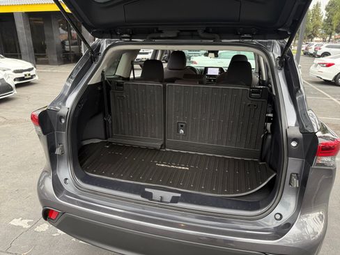 Used 2020 Toyota Highlander L image 22