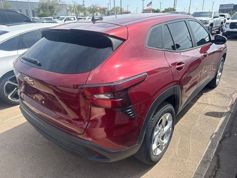 Used 2024 Chevrolet Trax LS w/ LS Convenience Package FWD image 3