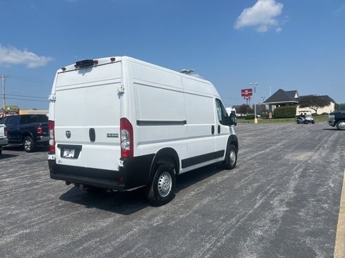 Used 2025 RAM ProMaster 2500 w/ Convenience Group image 5