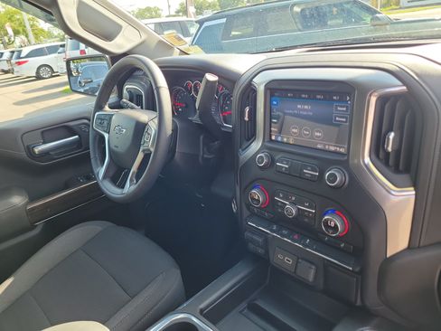 Used 2021 Chevrolet Silverado 1500 LT Trail Boss w/ Bed Protection Package AWD/4WD image 8