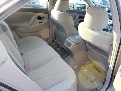 Used 2009 Toyota Camry LE w/ Fleet Convenience Pkg image 10