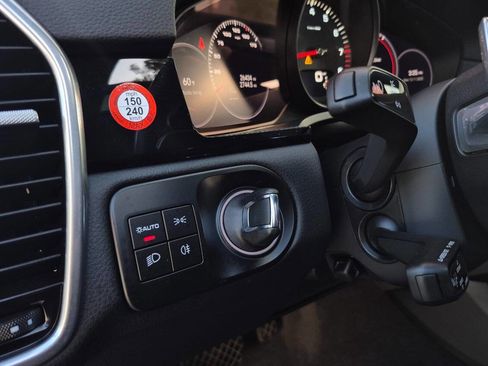 Used 2022 Porsche Cayenne Platinum Edition image 36