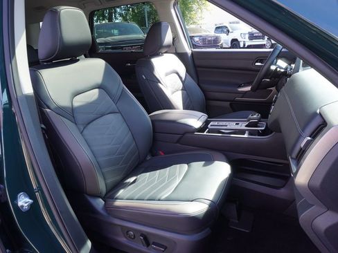 Used 2025 Nissan Pathfinder Platinum w/ Cargo Package image 13