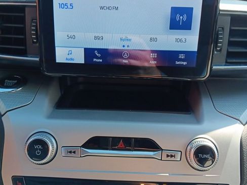 Used 2022 Ford Explorer XLT w/ Equipment Group 202A image 15