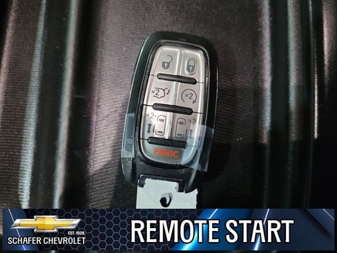 Used 2018 Chrysler Pacifica Touring-L image 10