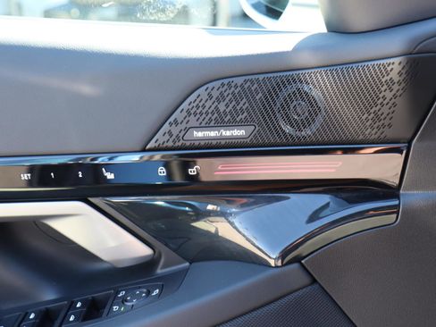 Used 2025 BMW 530i w/ Premium Package image 15