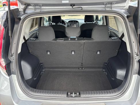 Used 2025 Kia Soul LX w/ LX Technology Package FWD image 29