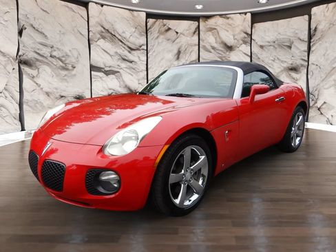 Used 2009 Pontiac Solstice GXP w/ Premium Package RWD image 1