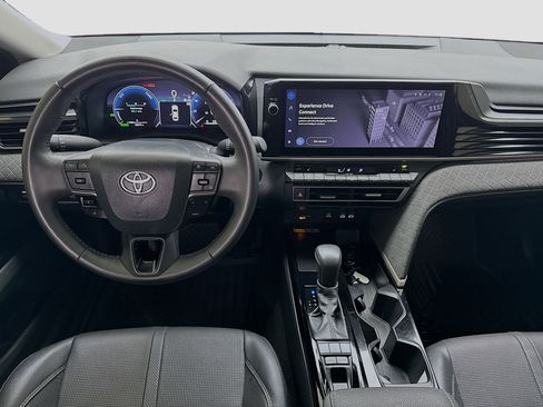 Used 2025 Toyota Camry XLE FWD image 15