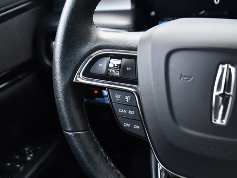 Used 2022 Lincoln Nautilus AWD w/ Premium Package image 31