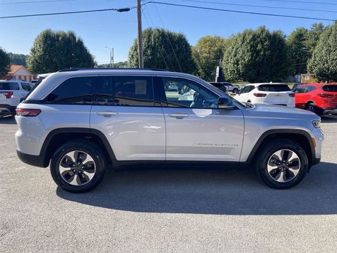 Used 2023 Jeep Grand Cherokee 4WD 4xe image 4